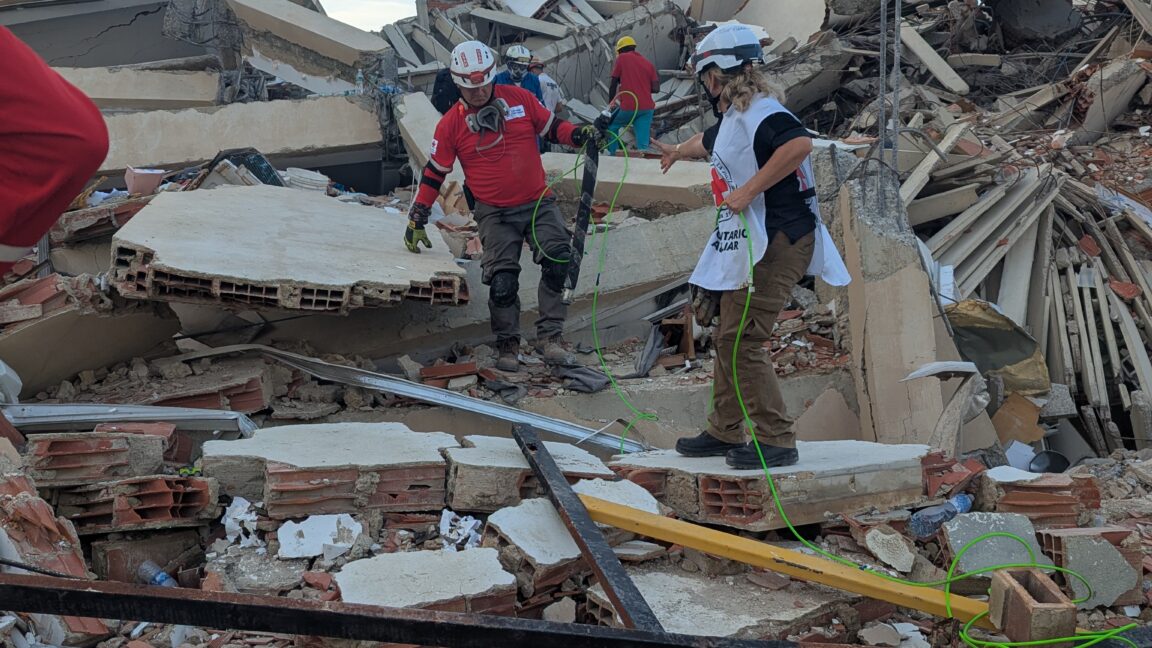 Robot snakes searched for Venezuela earthquake survivors in collapsed buildings - Ars Technica