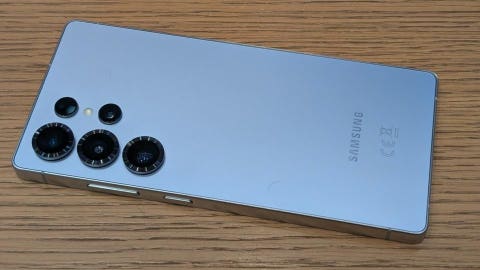 The Magnetic Ring Situation: Why Samsung Isn't Including Built-in Magnets - visual representation