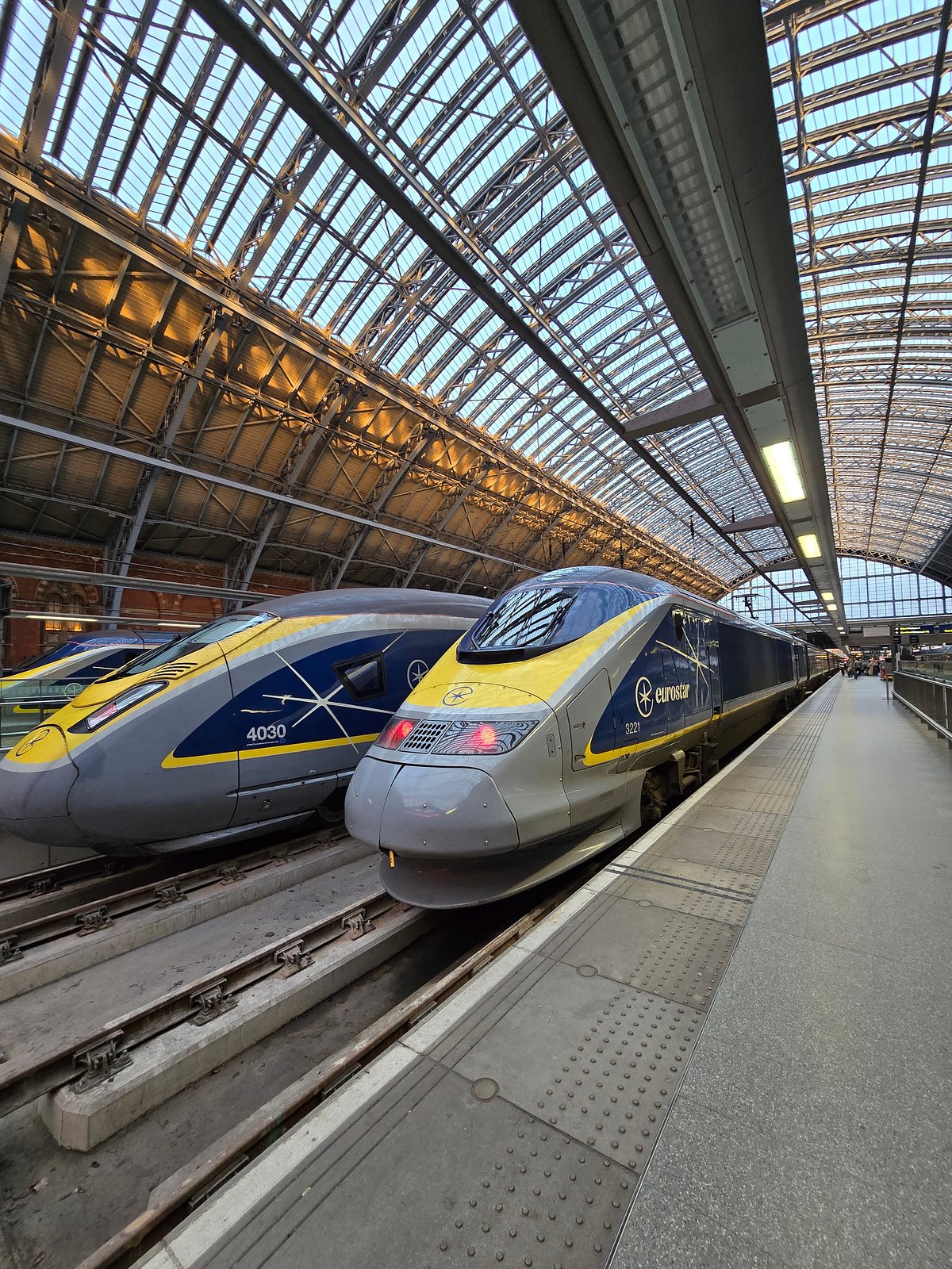 Case Studies: Successful Journeys - contextual illustration