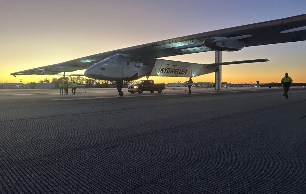 Solar drone with jumbo jet wingspan broke a flight record—then it crashed - Ars Technica