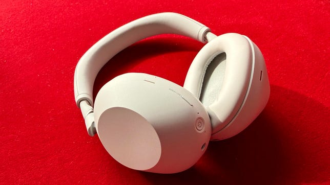 Comparing the WH-1000XM6 to Alternatives - visual representation