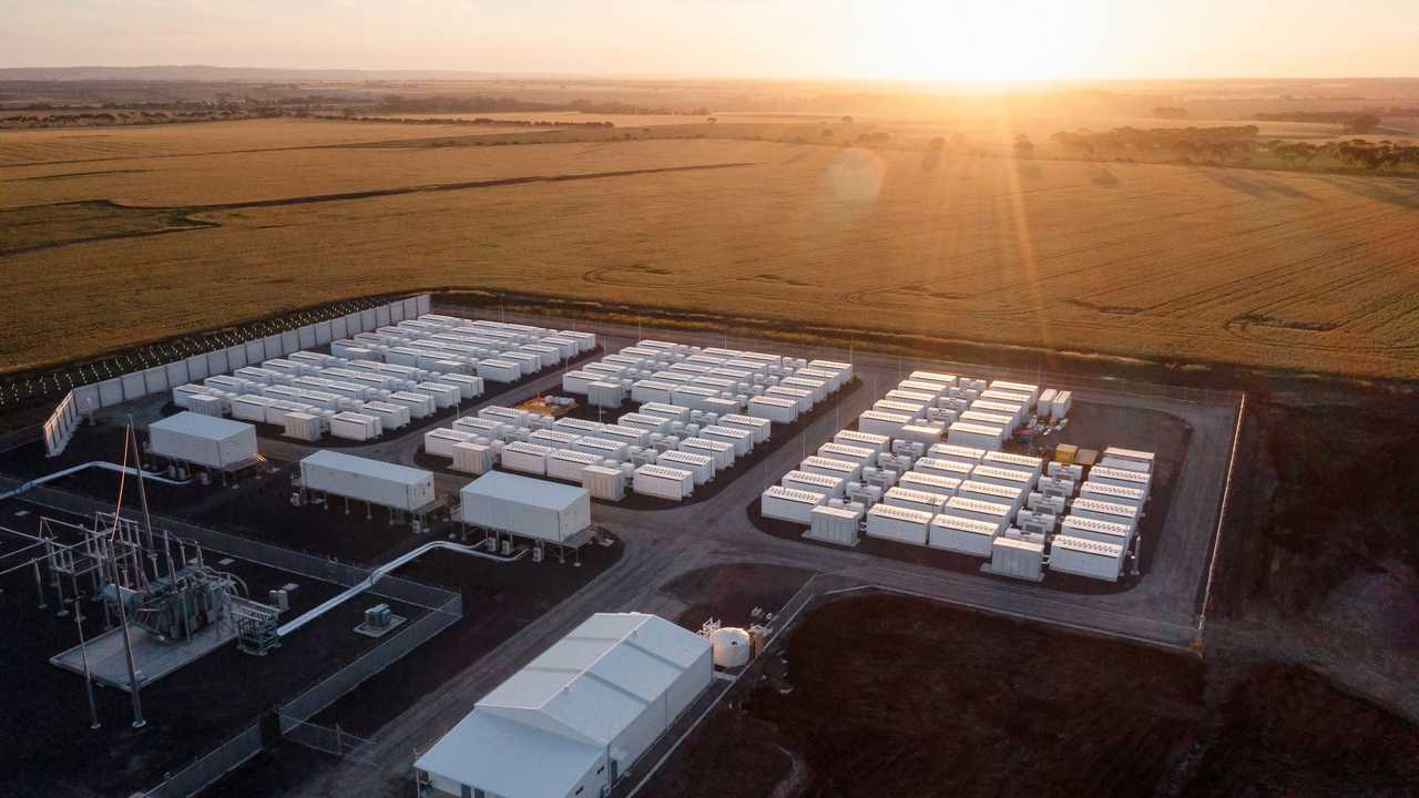 Megapack Economics: Why Utilities Are Choosing Batteries Over Fossil Fuels - visual representation