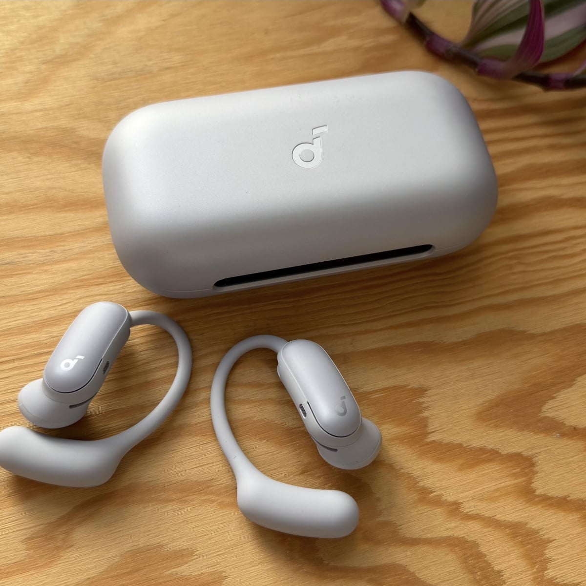 8. Jabra Elite 11 - visual representation
