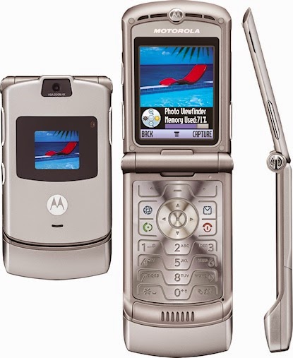 A Glimpse Into The Past: The Iconic Motorola Razr - contextual illustration