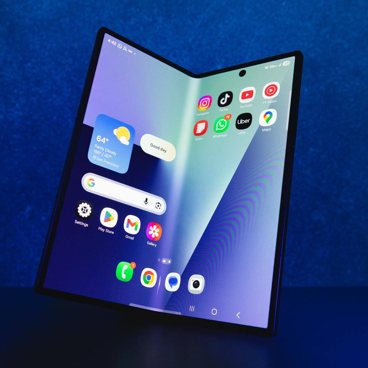 Apple's Approach to Foldables - visual representation