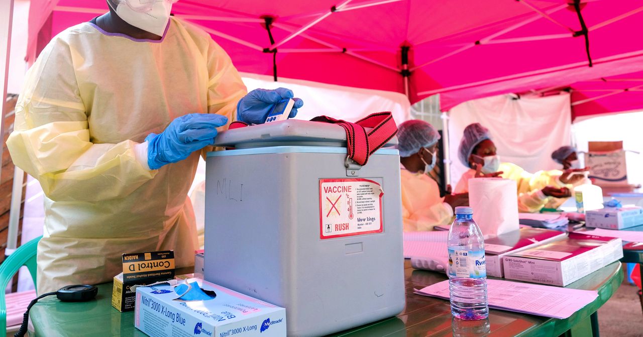 The Most Promising Ebola Vaccine Has Been Sitting on the Shelf for 15 Years | WIRED