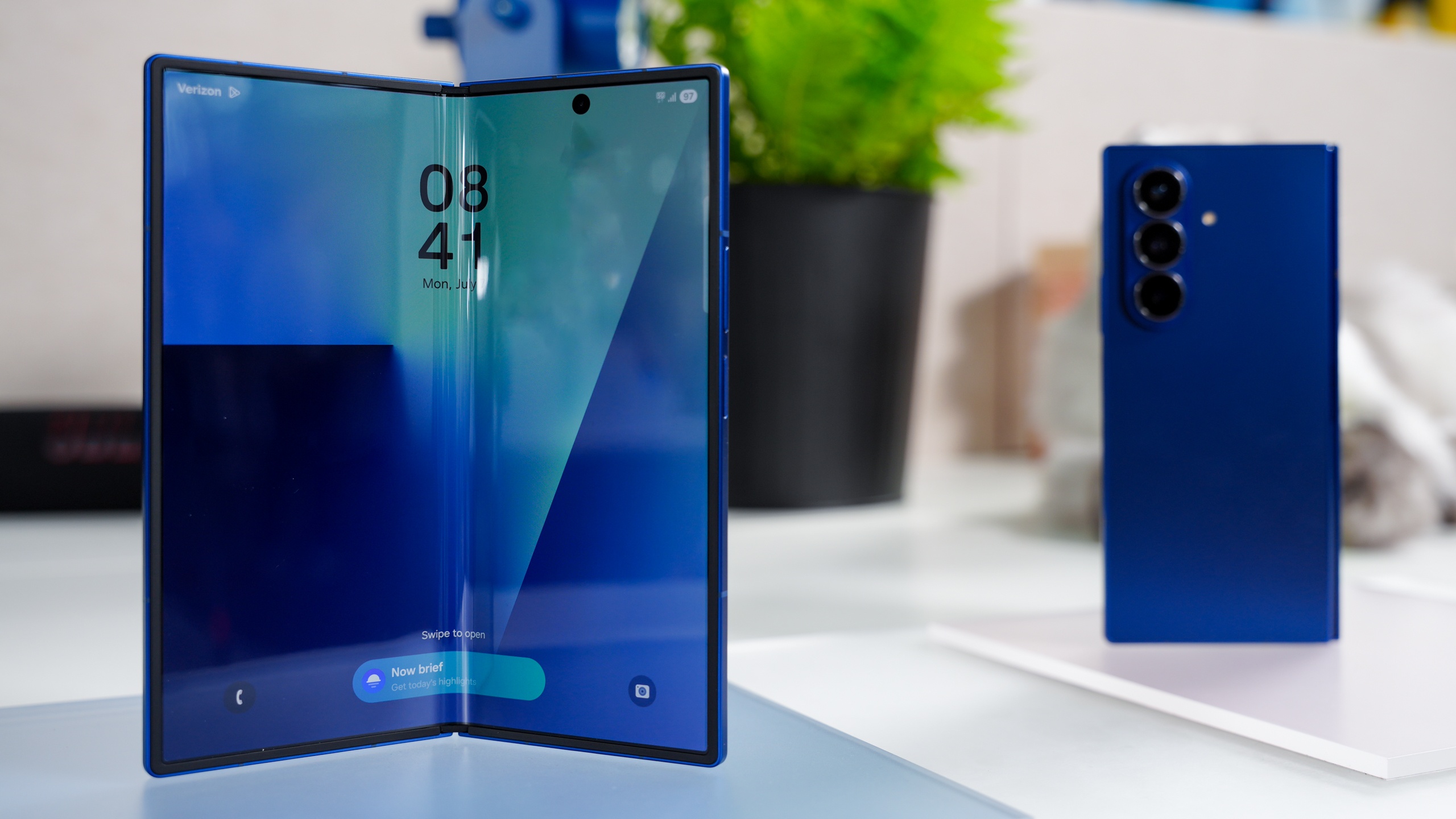 Why Manufacturers Haven't Built This Phone Yet - visual representation