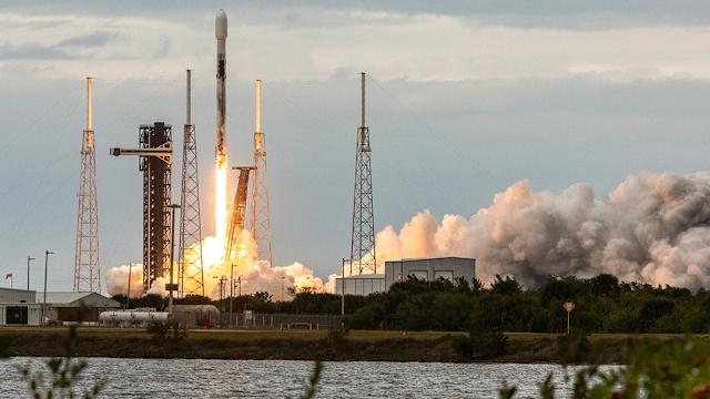 Russia's Proton: A Dinosaur's Last Flight - visual representation