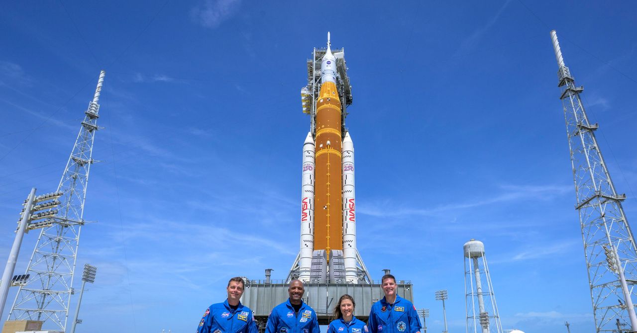 These Are the 4 Artemis II Astronauts Leading the Historic Return to the Moon | WIRED
