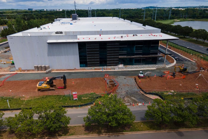 Oracle's Role and Data Center Operations - visual representation