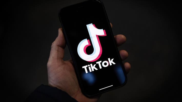 Comparing TikTok's Outage to Other Social Media Incidents - visual representation