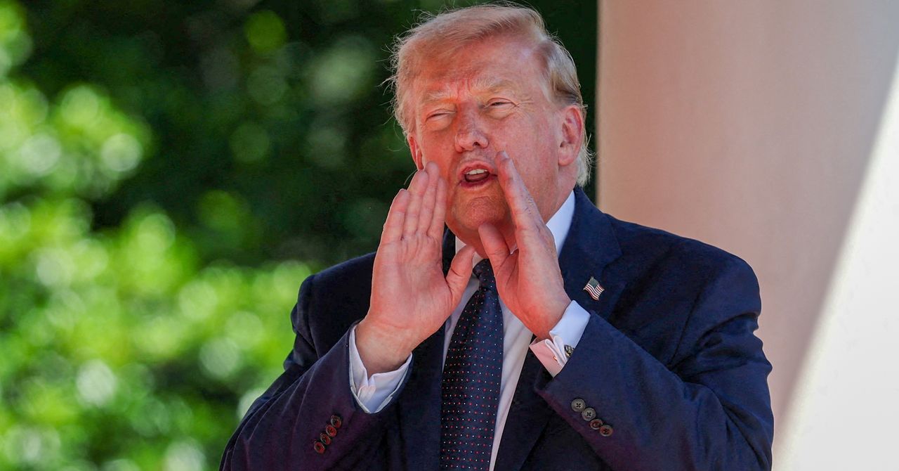 Trump Mocked Mark Zuckerberg and Jeff Bezos by Showing Off Fawning Texts | WIRED