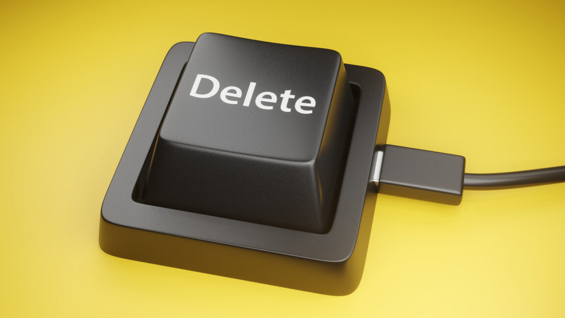 Twin brothers wipe 96 gov't databases minutes after being fired - Ars Technica