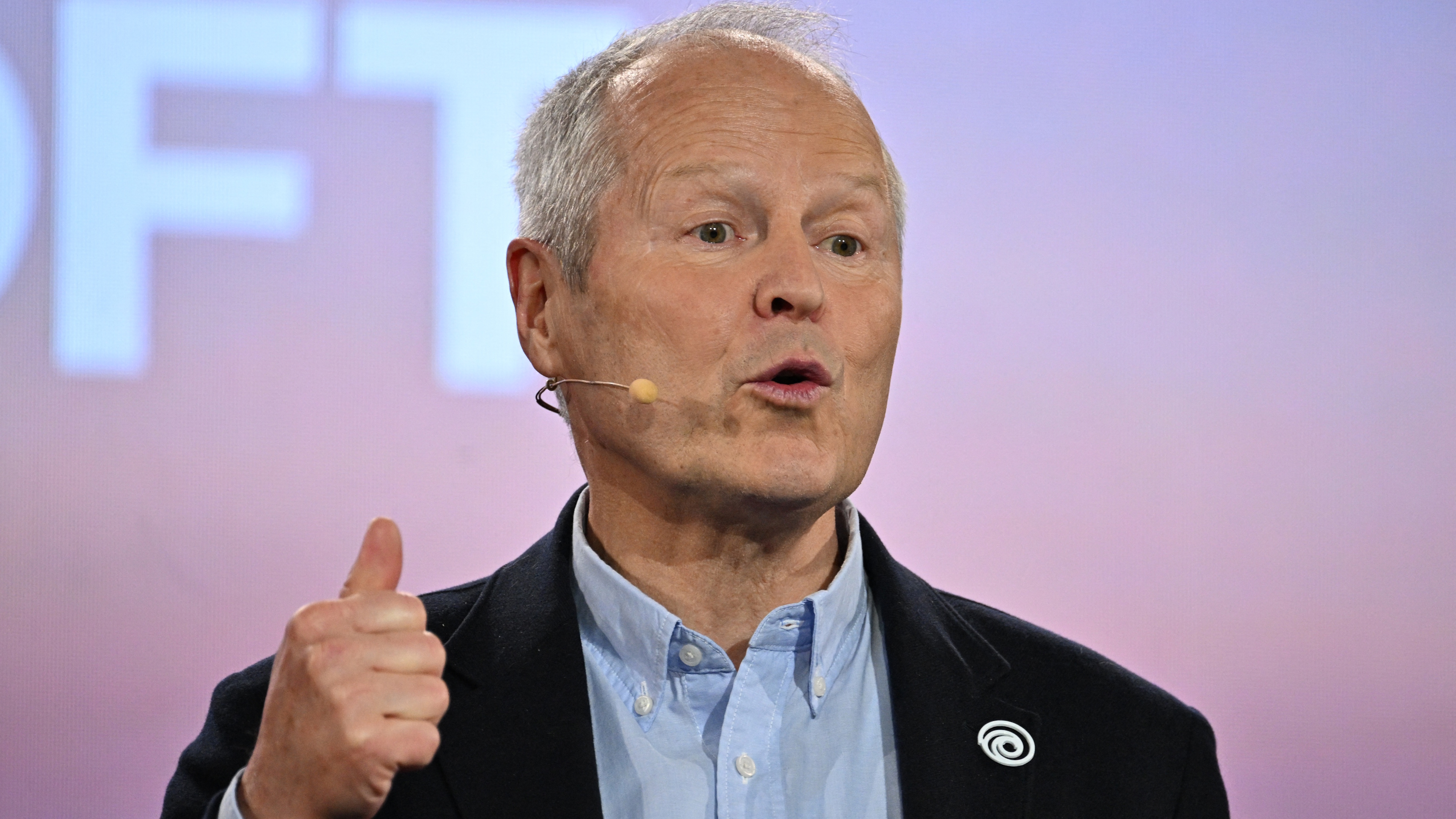 The Role of Social Media in Modern Labor Disputes - visual representation