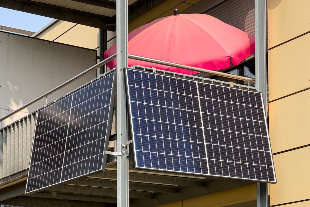 The Best Plug-In Solar Panels at a Glance - visual representation