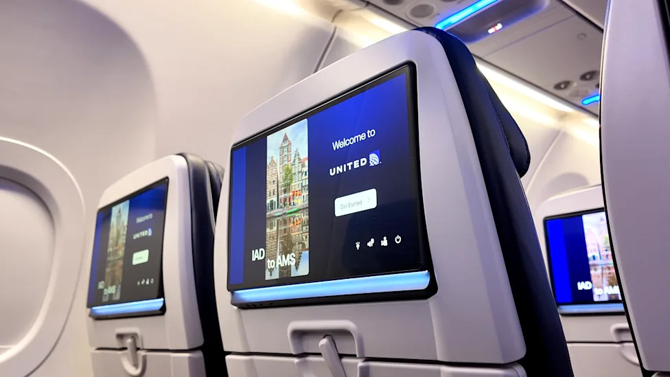 In-Flight Technology and Passenger Experience - contextual illustration