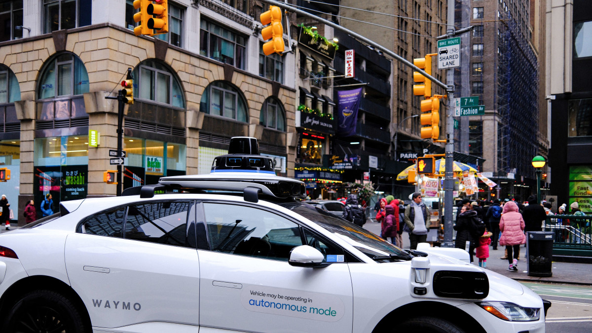 Public Perception and Trust in Autonomous Vehicles - visual representation