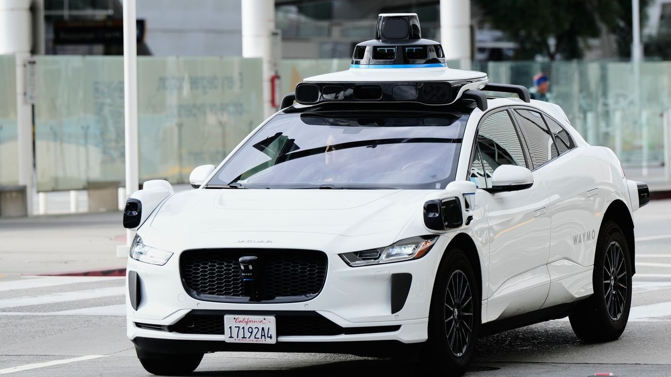 Competition: Who Else is Building Autonomous Vehicles - visual representation