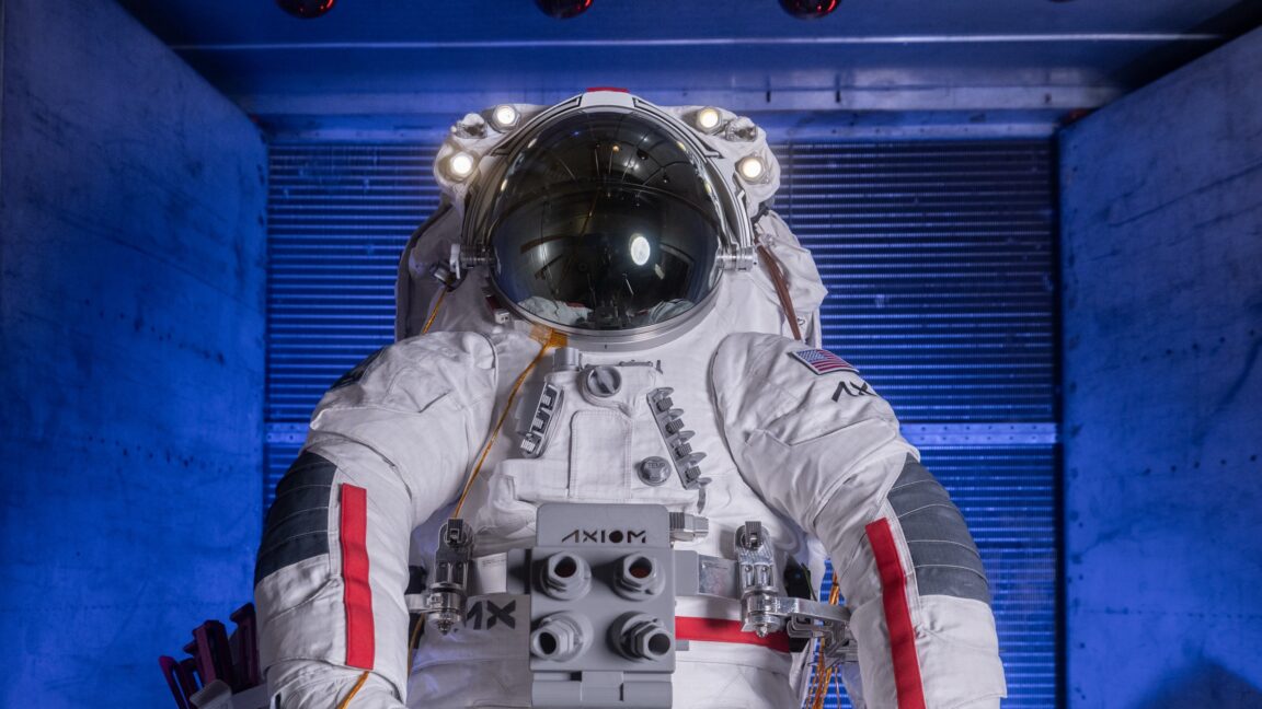 What's the deal with spacesuits for the Moon? Will they be ready in time? - Ars Technica