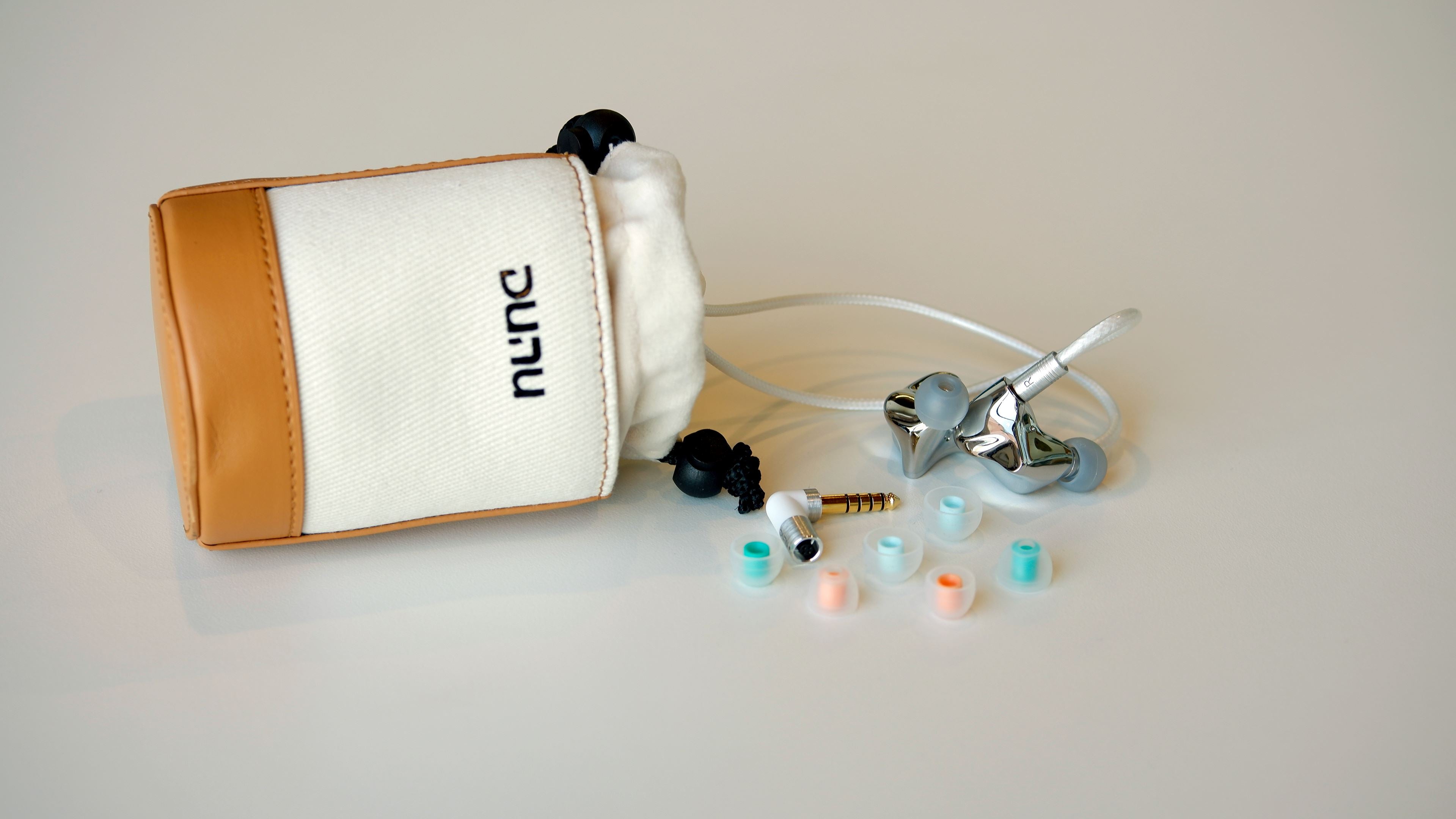 The Status Symbol vs. Actual Value - visual representation