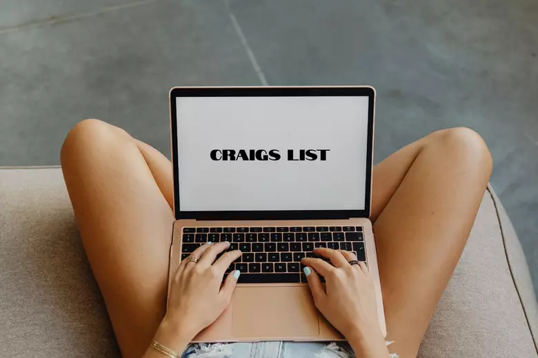 The Missed Connections Phenomenon: Romance Without Algorithms - visual representation