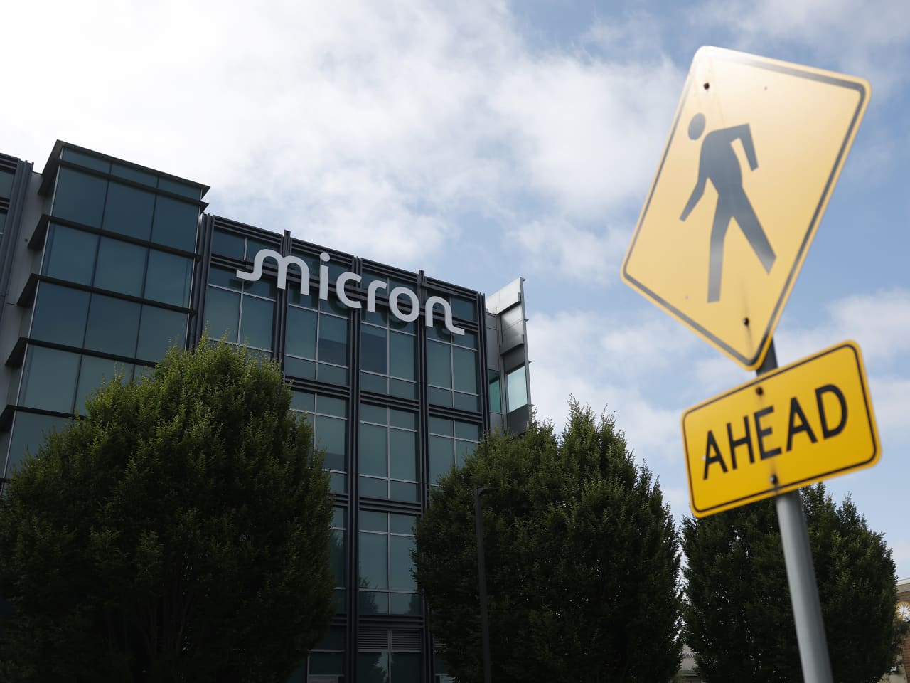 Future Outlook and Micron's Growth Trajectory - visual representation