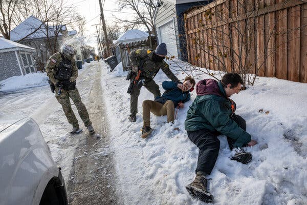 The Role of Social Media in Shaping Perception - visual representation