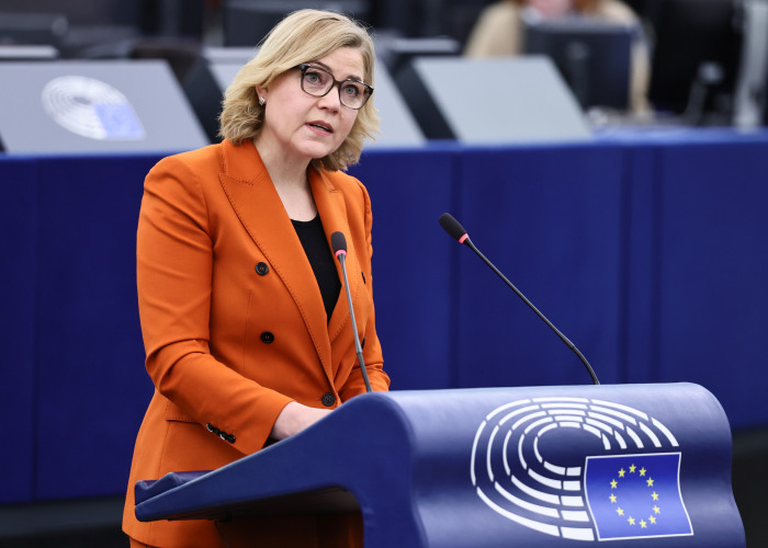 Comparing Approaches: How Other AI Companies Handle This - visual representation